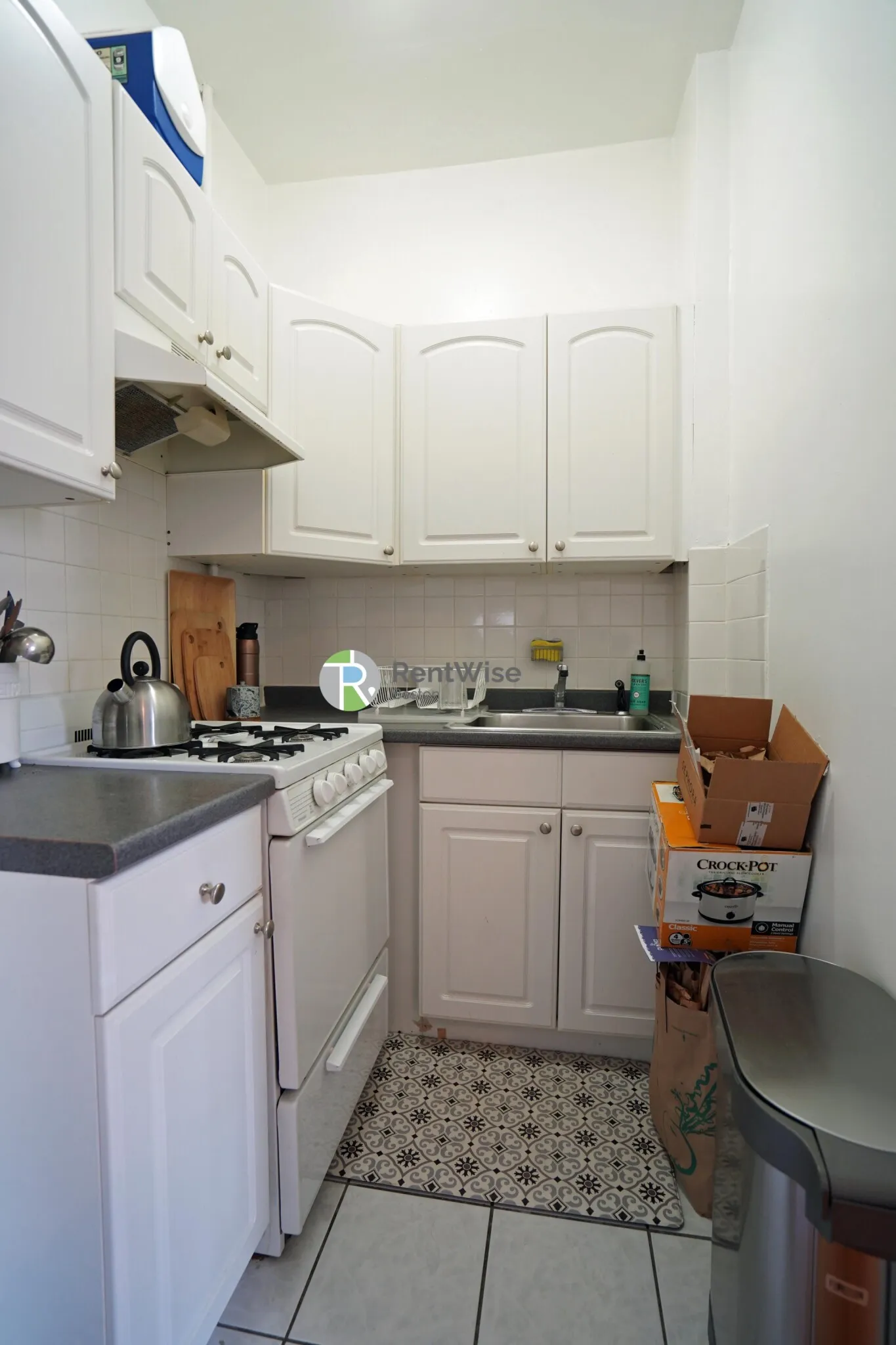 Studio bed, 1 bath apartment for rent at 1302 Commonwealth Ave Unit 8, Allston — photo 5 of 11