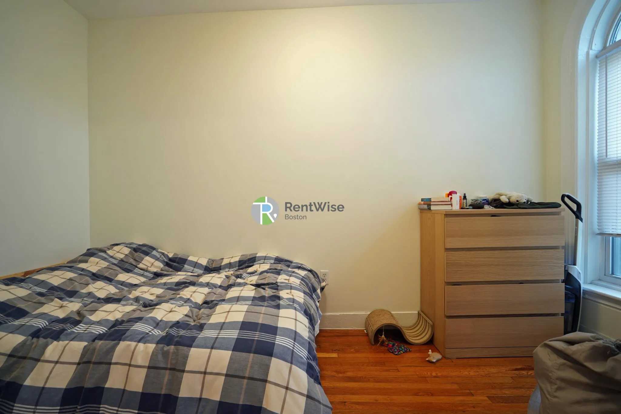 Studio bed, 1 bath apartment for rent at 1302 Commonwealth Ave Unit 9, Allston — photo 20 of 27
