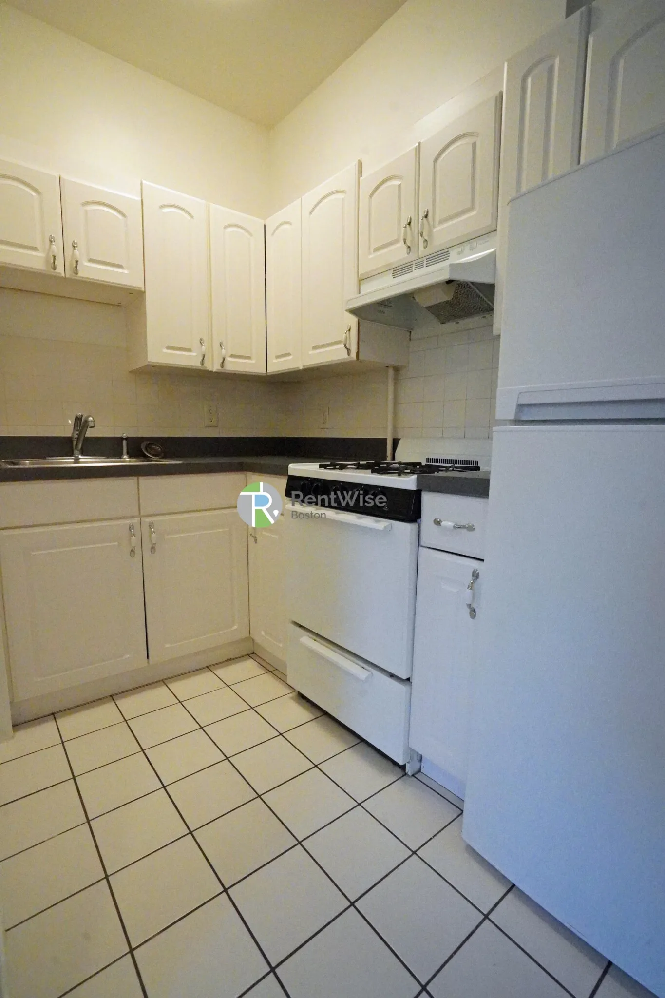 Studio bed, 1 bath apartment for rent at 1302 Commonwealth Ave Unit 9, Allston — photo 12 of 27
