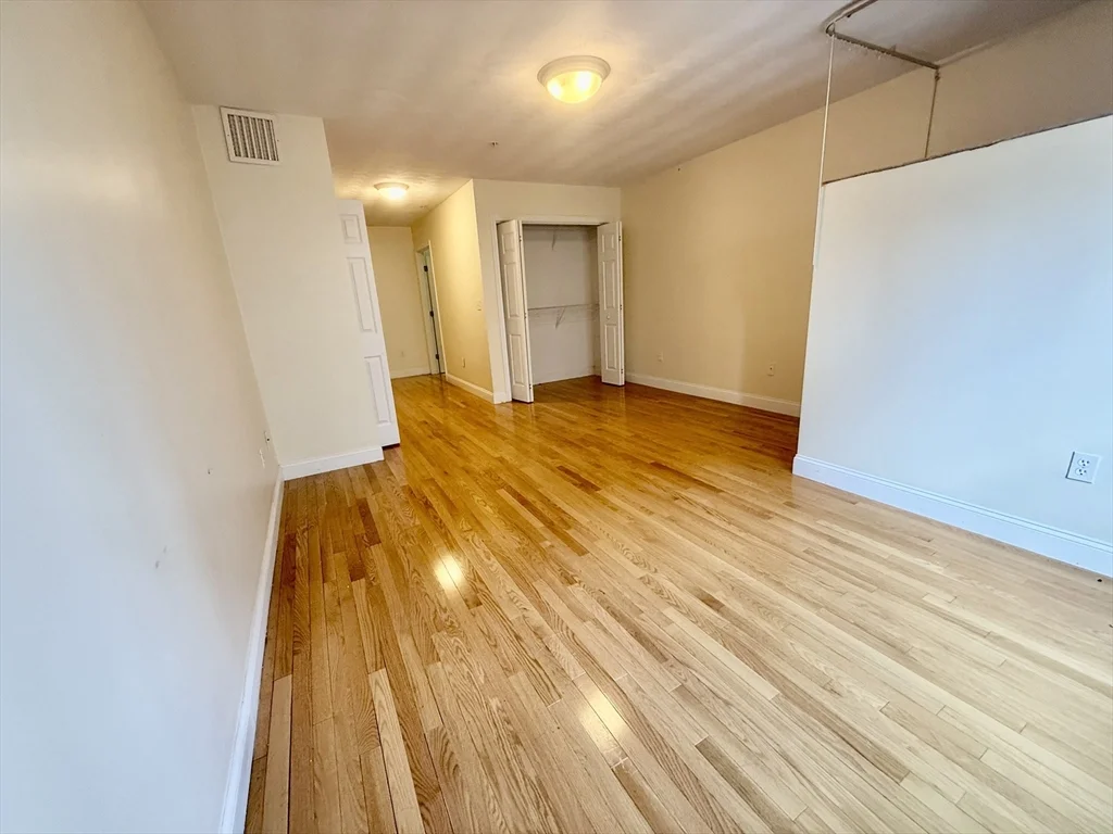 3 bed, 2 bath apartment for rent at 1304 Commonwealth Ave Unit 4, Allston — photo 11 of 21
