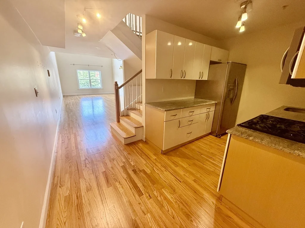 3 bed, 2 bath apartment for rent at 1304 Commonwealth Ave Unit 4, Allston — photo 5 of 21