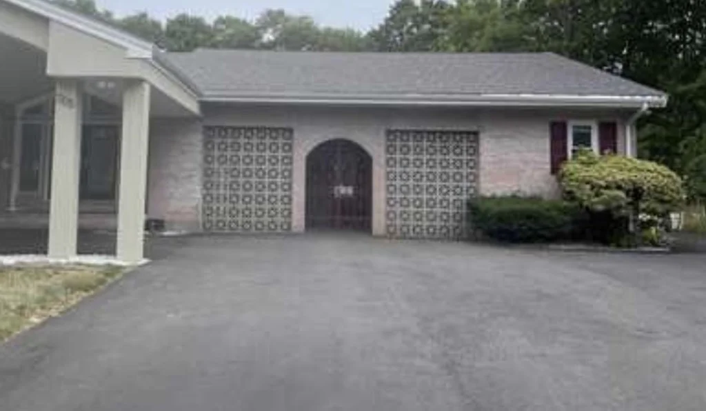 2 bed, 1 bath apartment for rent at 1305 Washington St Unit 1, Canton