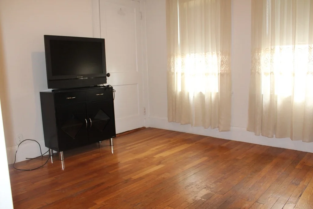 2 bed, 1 bath apartment for rent at 131-133 Safford St Unit 1, North Quincy — photo 3 of 9