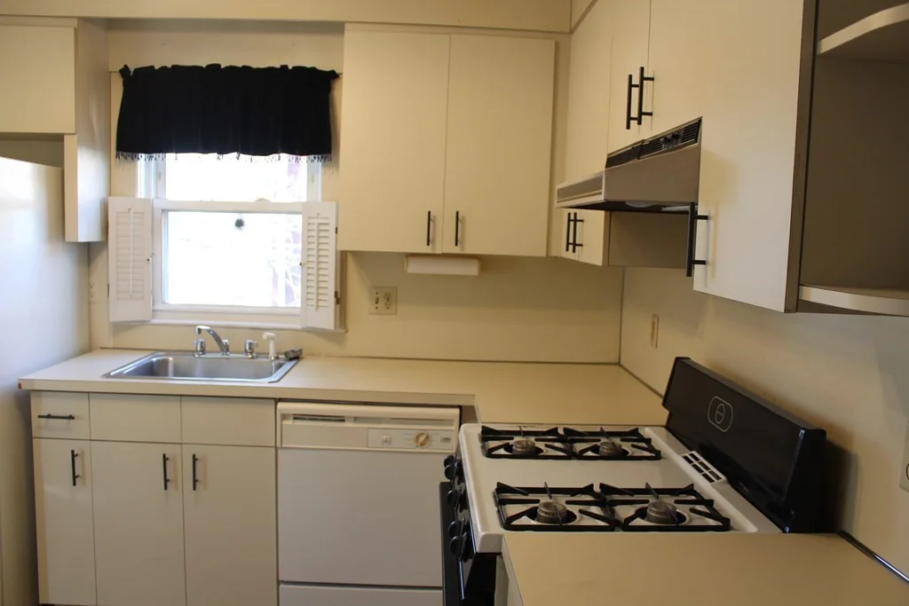 2 bed, 1 bath apartment for rent at 131-133 Safford St Unit 1, North Quincy — photo 5 of 9