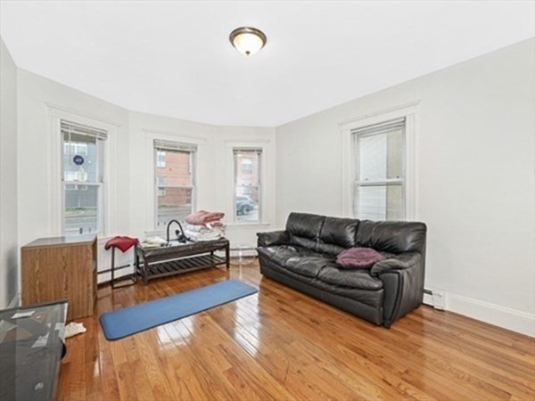 3 bed, 1 bath apartment for rent at 131 Arsenal St Unit 1, Watertown — photo 3 of 8