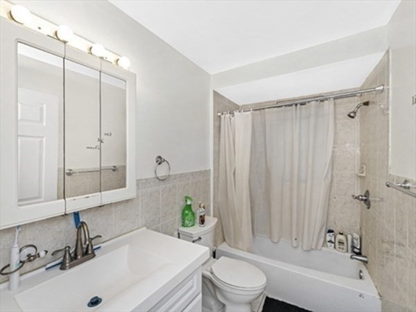 3 bed, 1 bath apartment for rent at 131 Arsenal St Unit 1, Watertown — photo 7 of 8