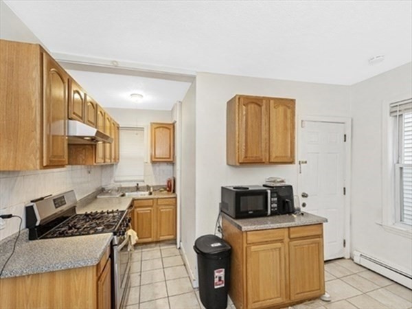 3 bed, 1 bath apartment for rent at 131 Arsenal St Unit 1, Watertown — photo 1 of 8