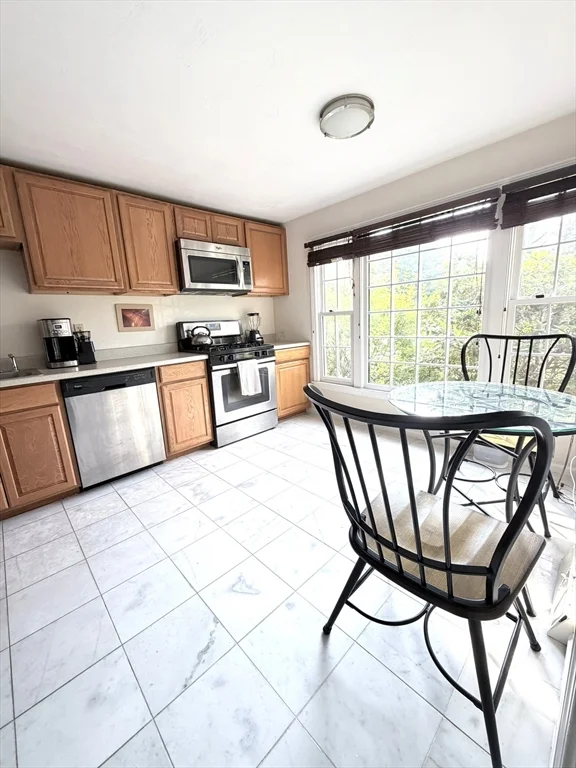 2 bed, 1 bath apartment for rent at 131 Bellwood Cir Unit 131, Bellingham — photo 3 of 14
