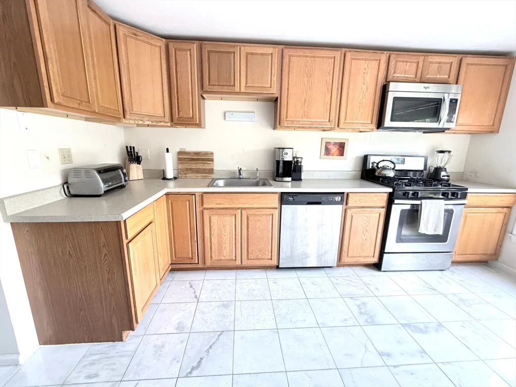 2 bed, 1 bath apartment for rent at 131 Bellwood Cir Unit 131, Bellingham — photo 2 of 14