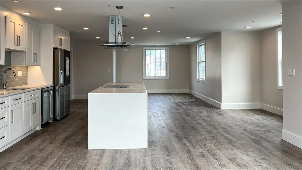 1 bed, 1 bath apartment for rent at 131 Cambridge St Unit A, Burlington — photo 3 of 19