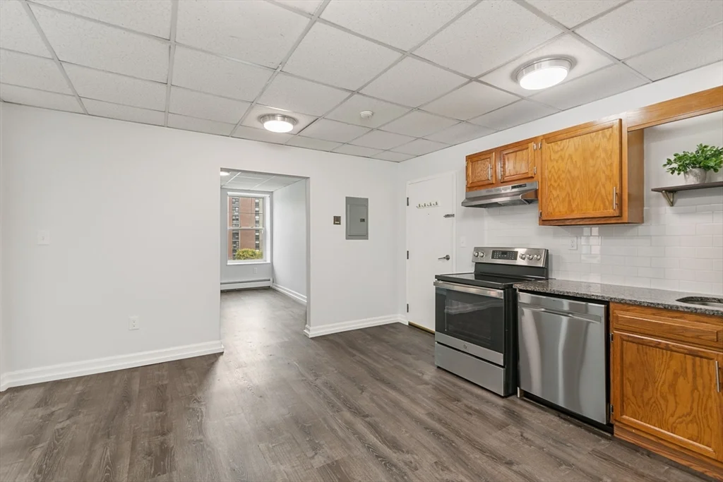 1 bed, 1 bath apartment for rent at 131 Essex St Unit 33, Salem — photo 6 of 21