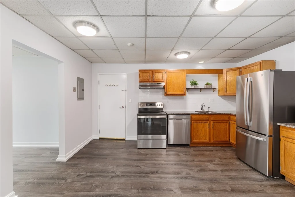 1 bed, 1 bath apartment for rent at 131 Essex St Unit 33, Salem — photo 5 of 21