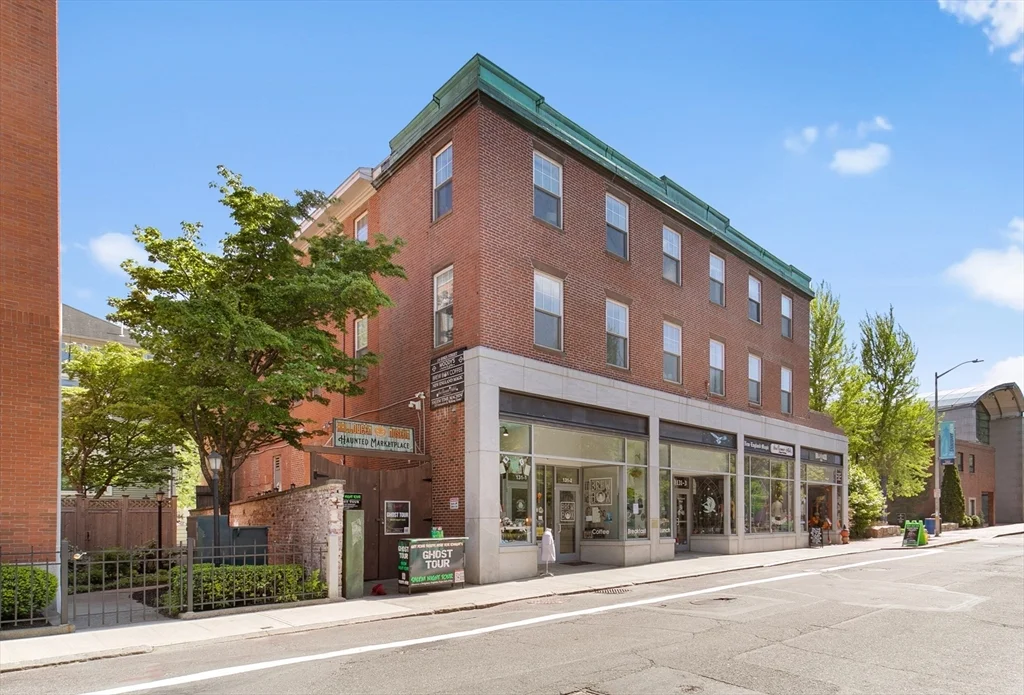 1 bed, 1 bath apartment for rent at 131 Essex St Unit 33, Salem