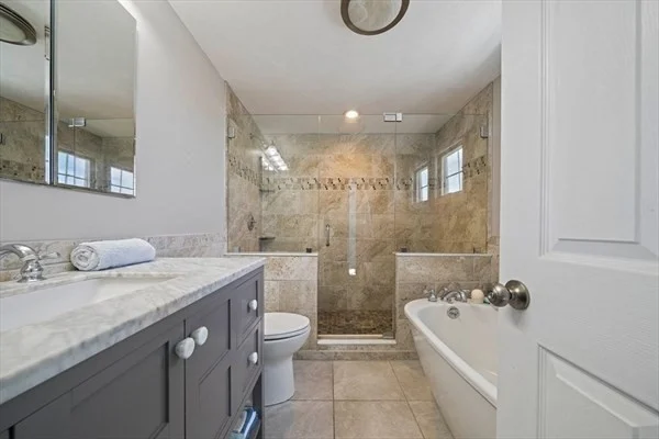 3 bed, 2 bath apartment for rent at 131 Glades, Scituate — photo 11 of 19