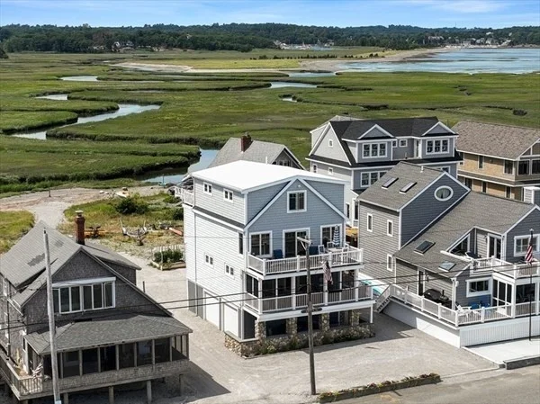3 bed, 2 bath apartment for rent at 131 Glades, Scituate — photo 2 of 19