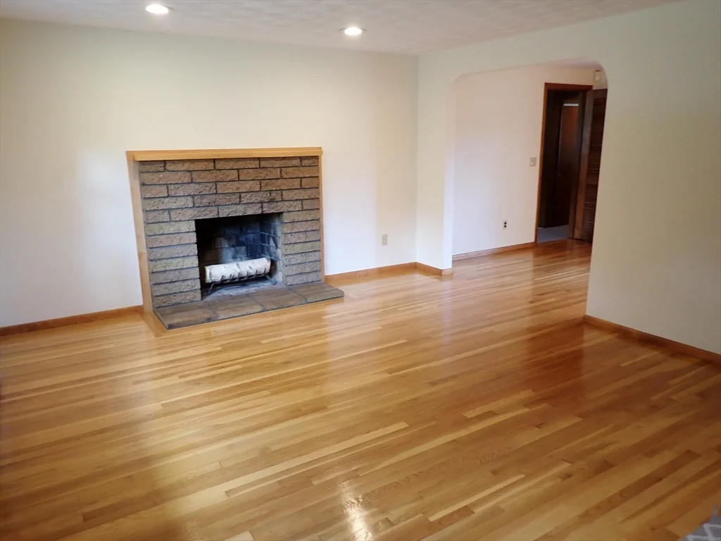 3 bed, 1 bath apartment for rent at 131 Jarvis Circle Unit 0, Needham — photo 10 of 21