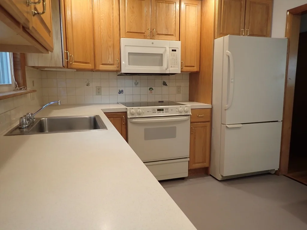 3 bed, 1 bath apartment for rent at 131 Jarvis Circle Unit 0, Needham — photo 5 of 21
