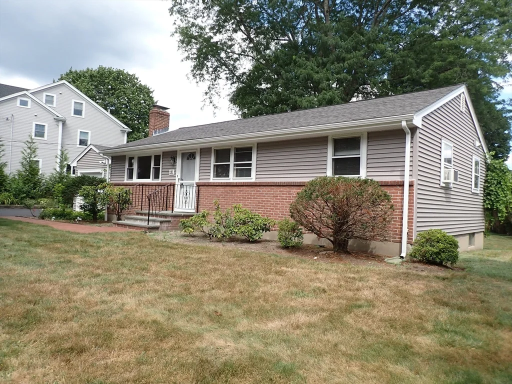 3 bed, 1 bath apartment for rent at 131 Jarvis Circle Unit 0, Needham — photo 2 of 21