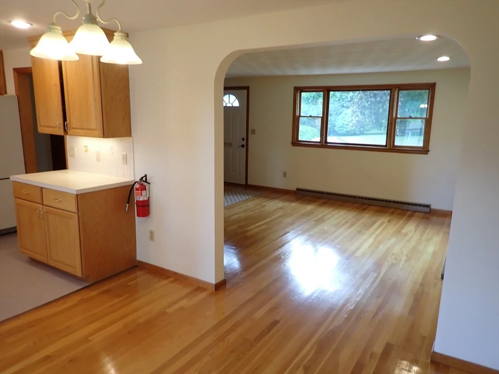3 bed, 1 bath apartment for rent at 131 Jarvis Circle Unit 0, Needham — photo 6 of 21
