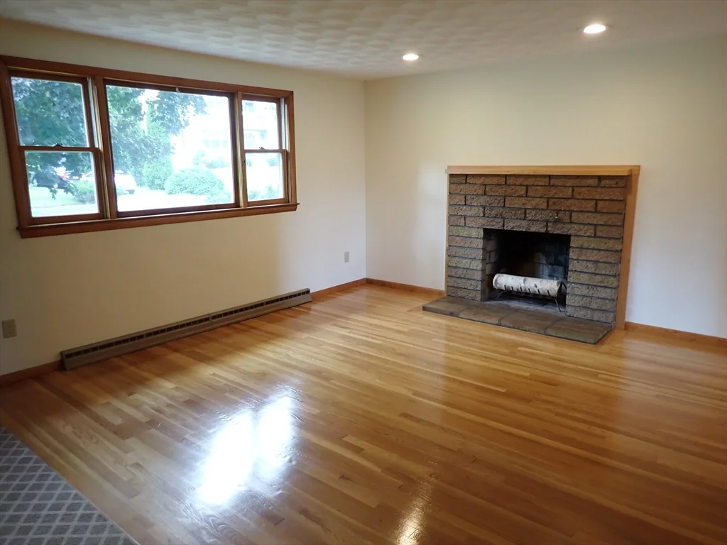 3 bed, 1 bath apartment for rent at 131 Jarvis Circle Unit 0, Needham — photo 9 of 21