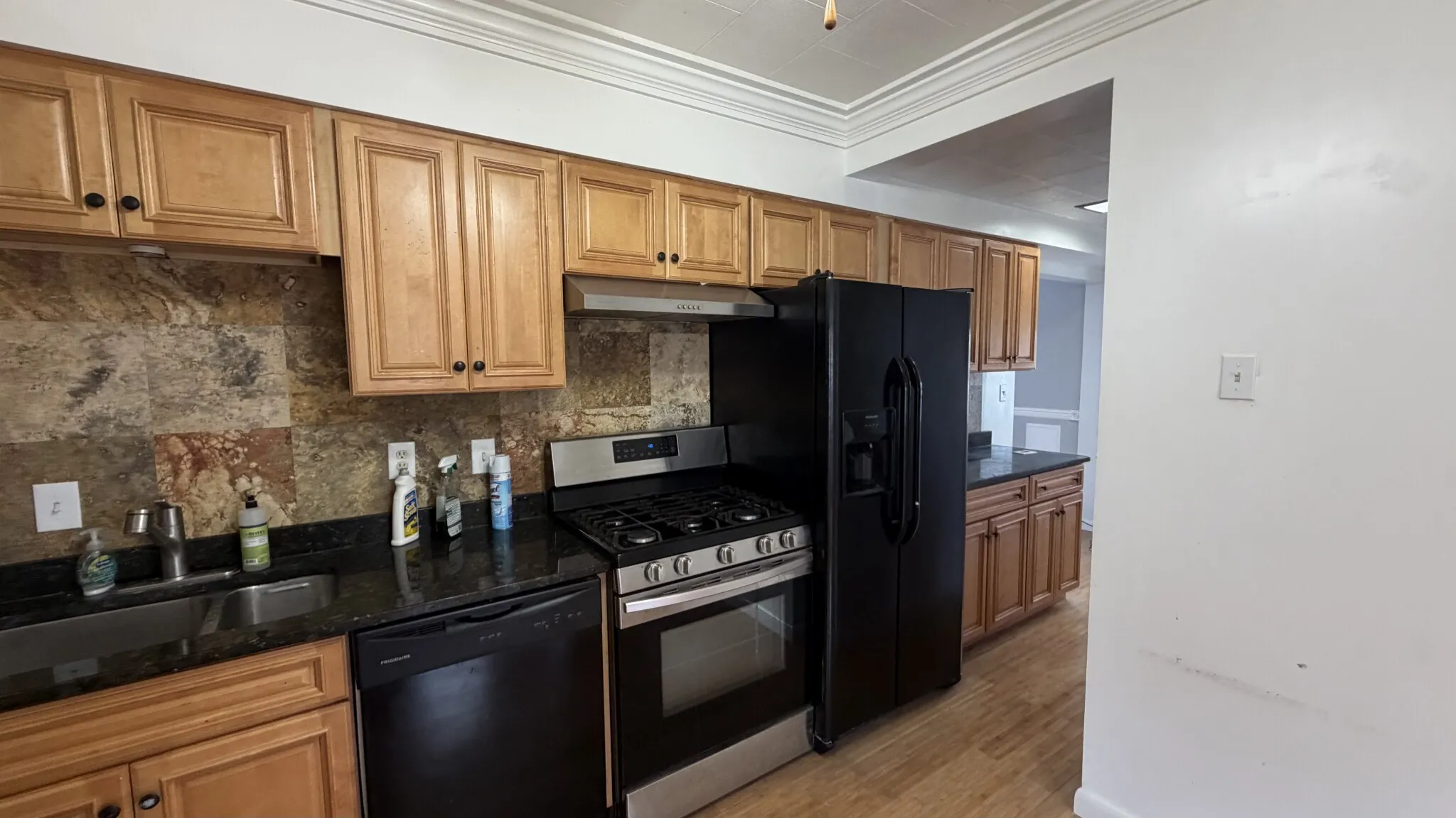 3 bed, 1 bath apartment for rent at 131 Josephine Ave Unit 2, Powder House Square — photo 2 of 11