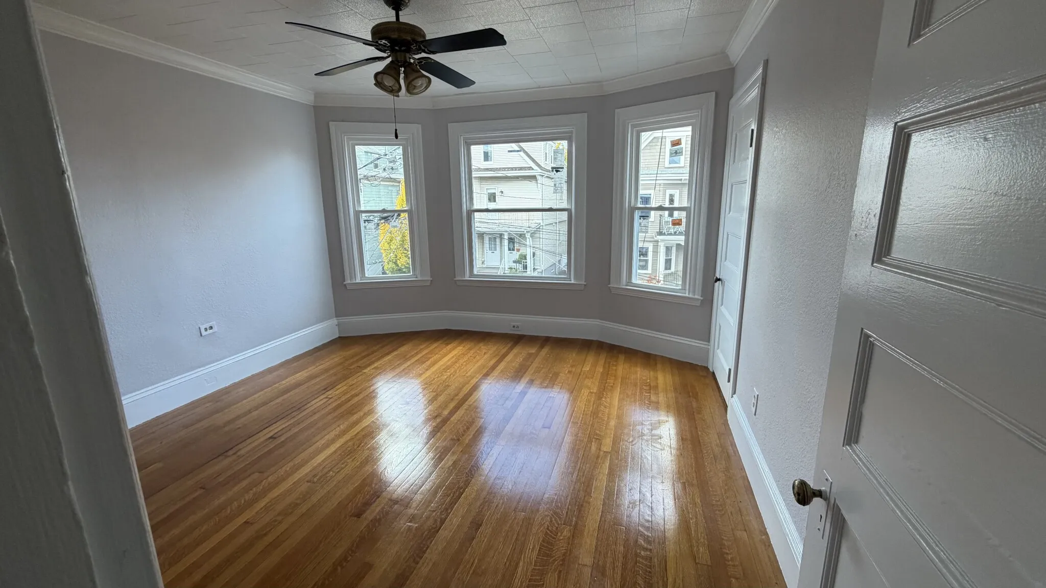 3 bed, 1 bath apartment for rent at 131 Josephine Ave Unit 2, Powder House Square — photo 4 of 11
