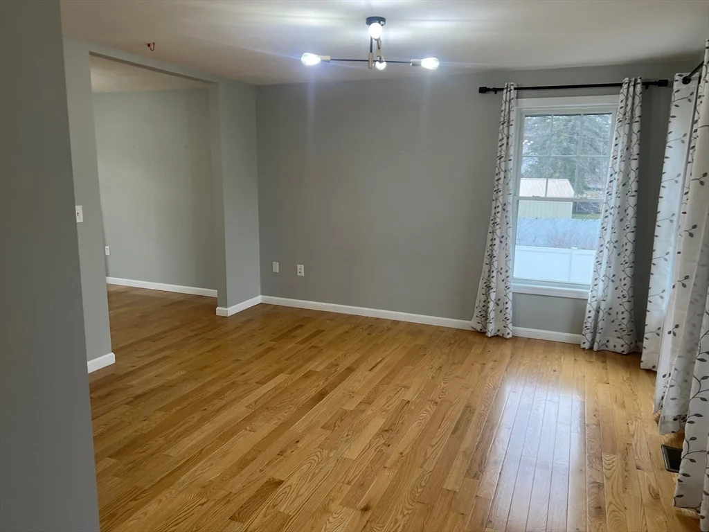 3 bed, 2 bath apartment for rent at 131 Merrill, Rosemont — photo 7 of 19
