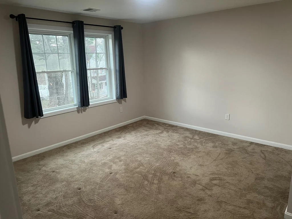 3 bed, 2 bath apartment for rent at 131 Merrill, Rosemont — photo 12 of 19