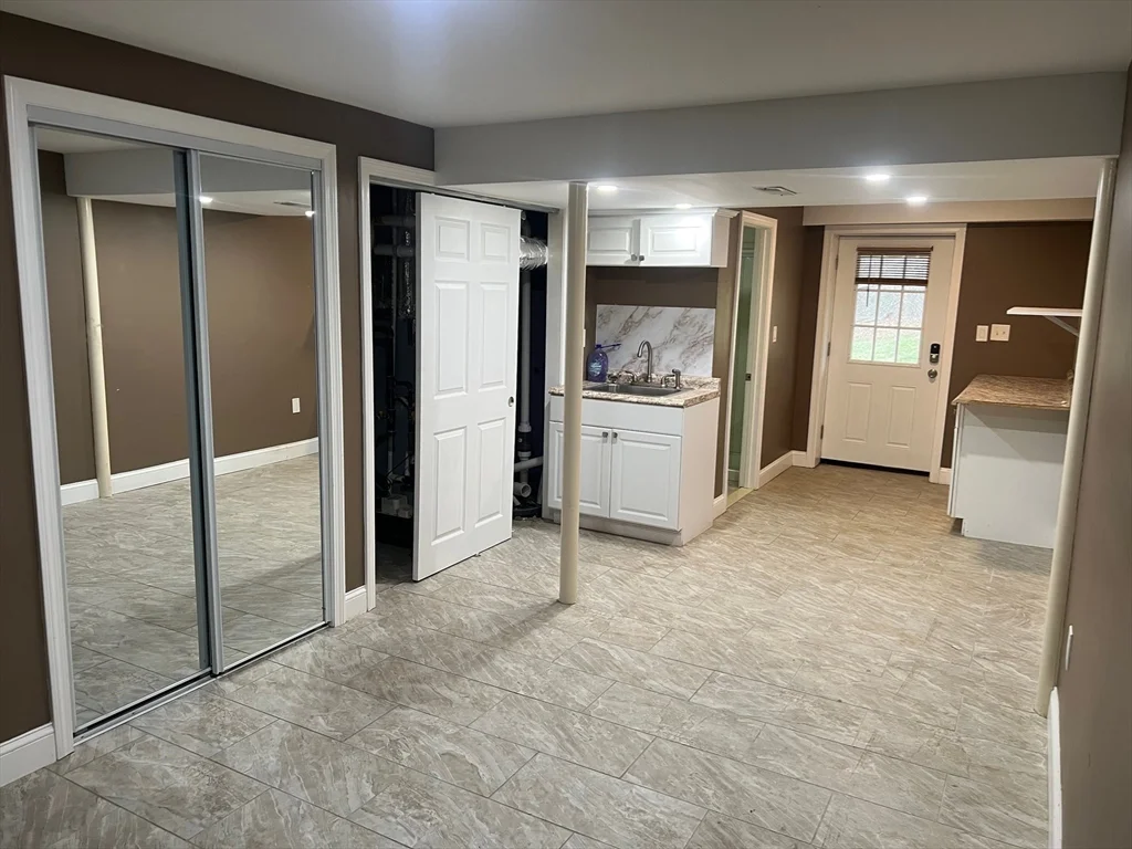 3 bed, 2 bath apartment for rent at 131 Merrill, Rosemont — photo 17 of 19