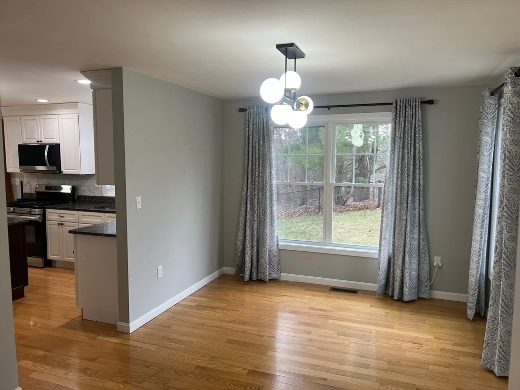 3 bed, 2 bath apartment for rent at 131 Merrill, Rosemont — photo 8 of 19
