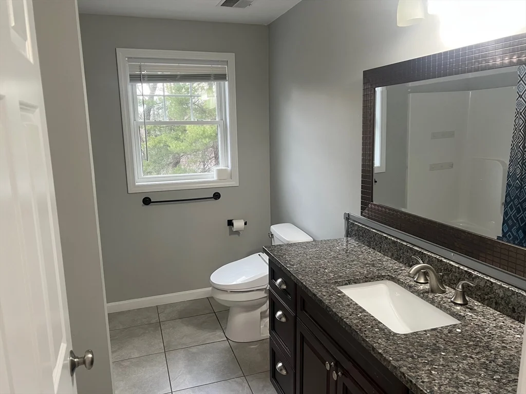 3 bed, 2 bath apartment for rent at 131 Merrill, Rosemont — photo 14 of 19