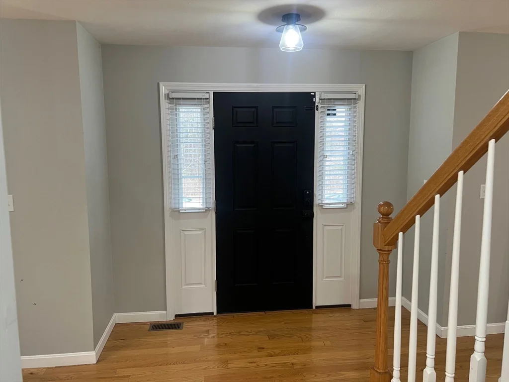 3 bed, 2 bath apartment for rent at 131 Merrill, Rosemont — photo 10 of 19
