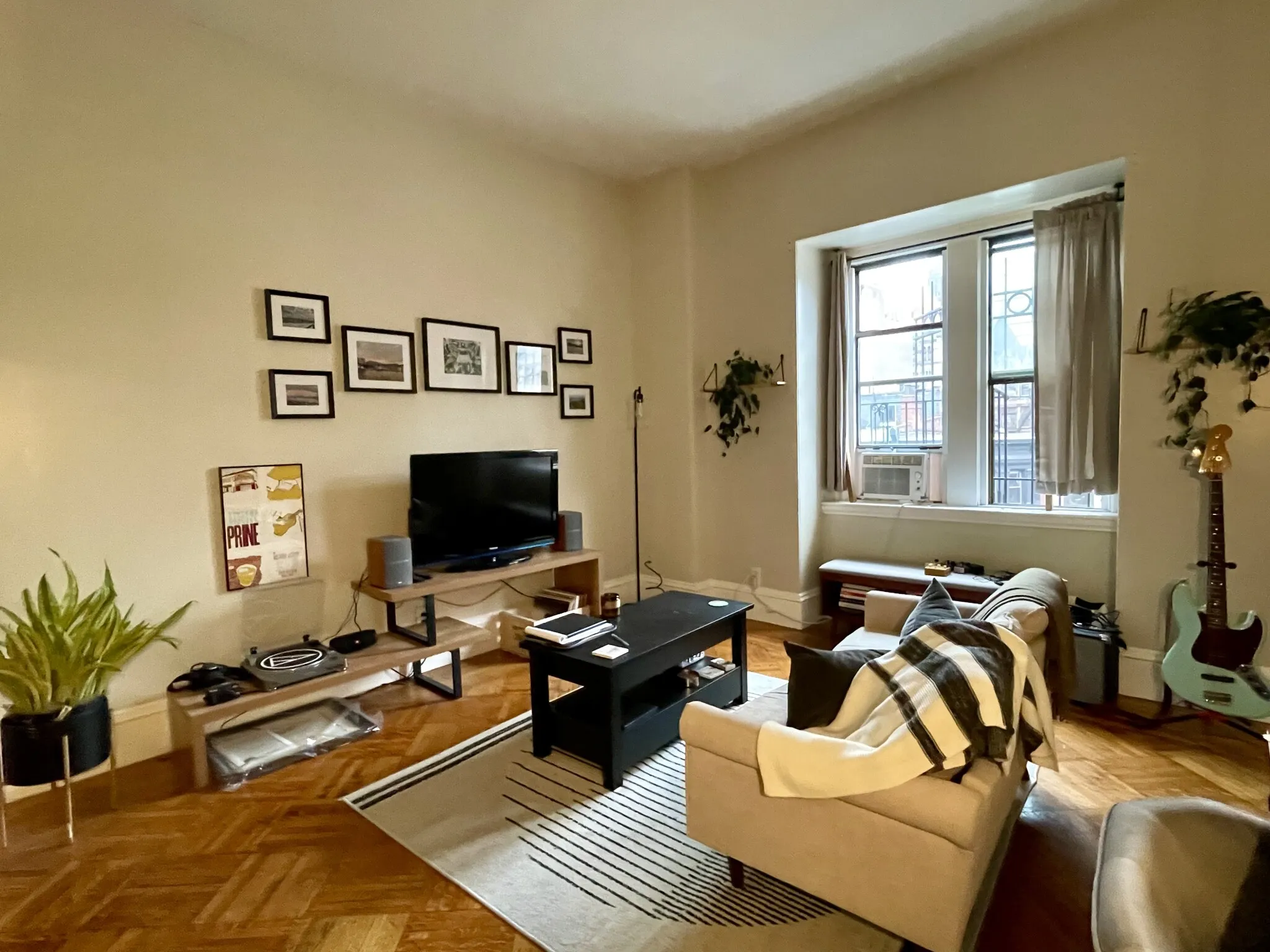 1 bed, 1 bath apartment for rent at 131 Newbury St Unit 4F, Back Bay