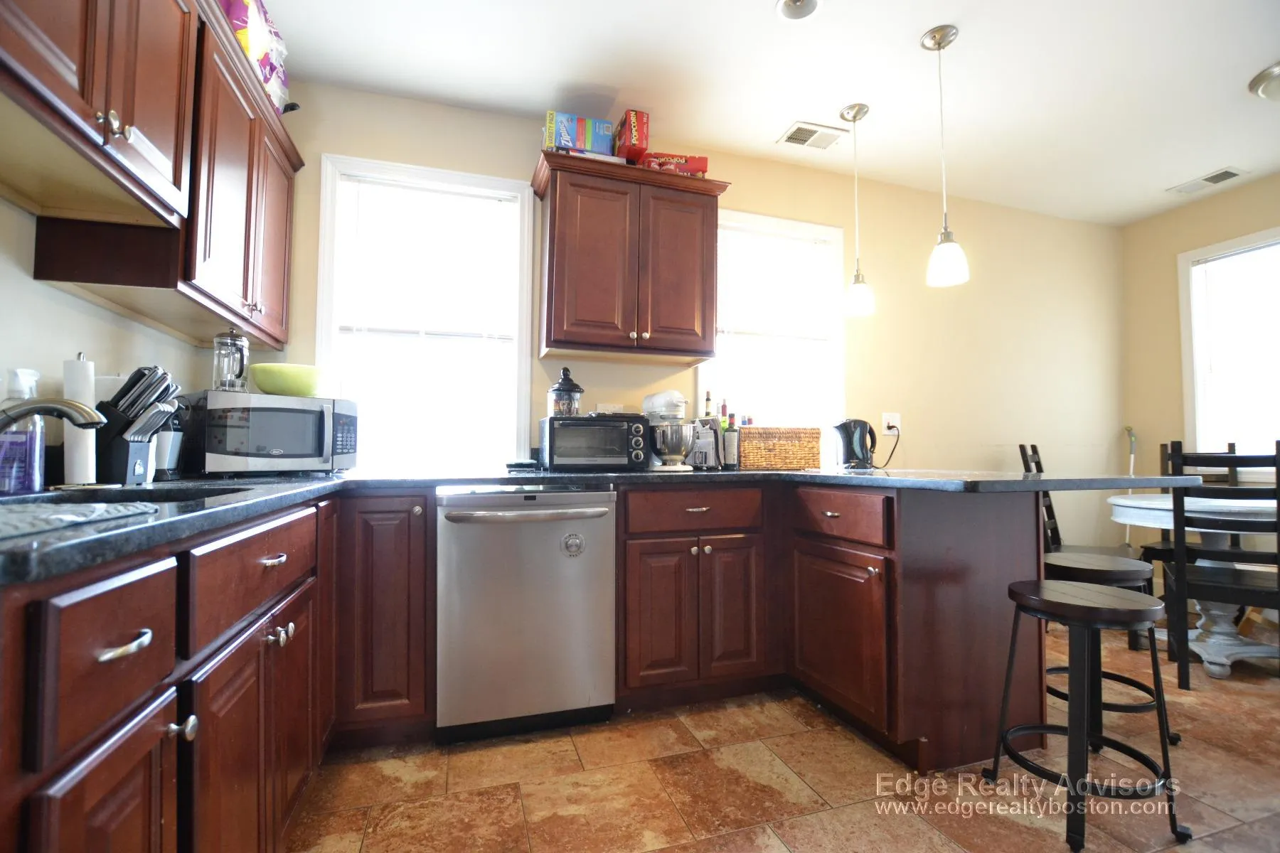 4 bed, 2 bath apartment for rent at 131 Nottinghill Rd Unit 2, Brighton — photo 1 of 19