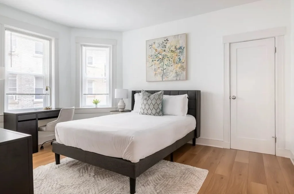 Studio bed, 1 bath apartment for rent at 131 Park Dr Unit 3, Fenway — photo 5 of 12