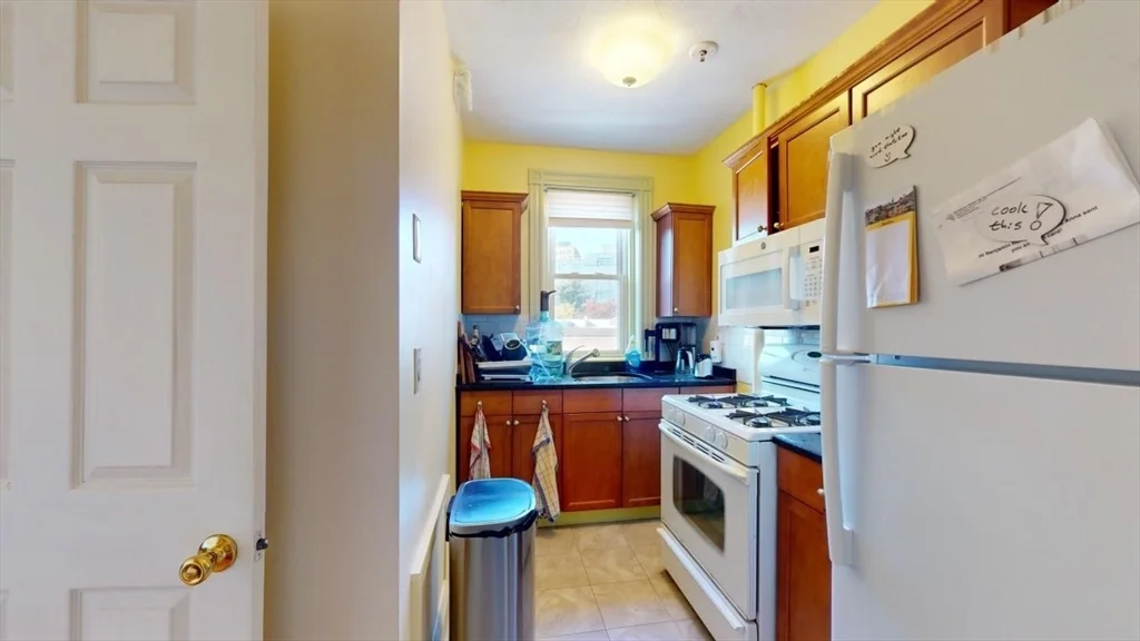 Studio bed, 1 bath apartment for rent at 131 Park Dr Unit 31R, Fenway — photo 4 of 12