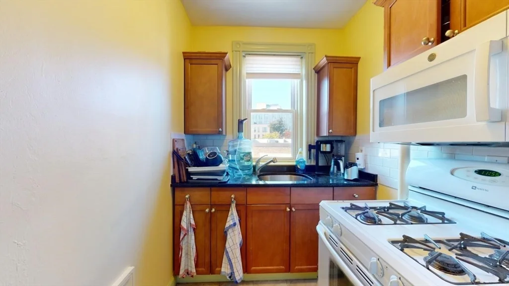 Studio bed, 1 bath apartment for rent at 131 Park Dr Unit 31R, Fenway — photo 5 of 12