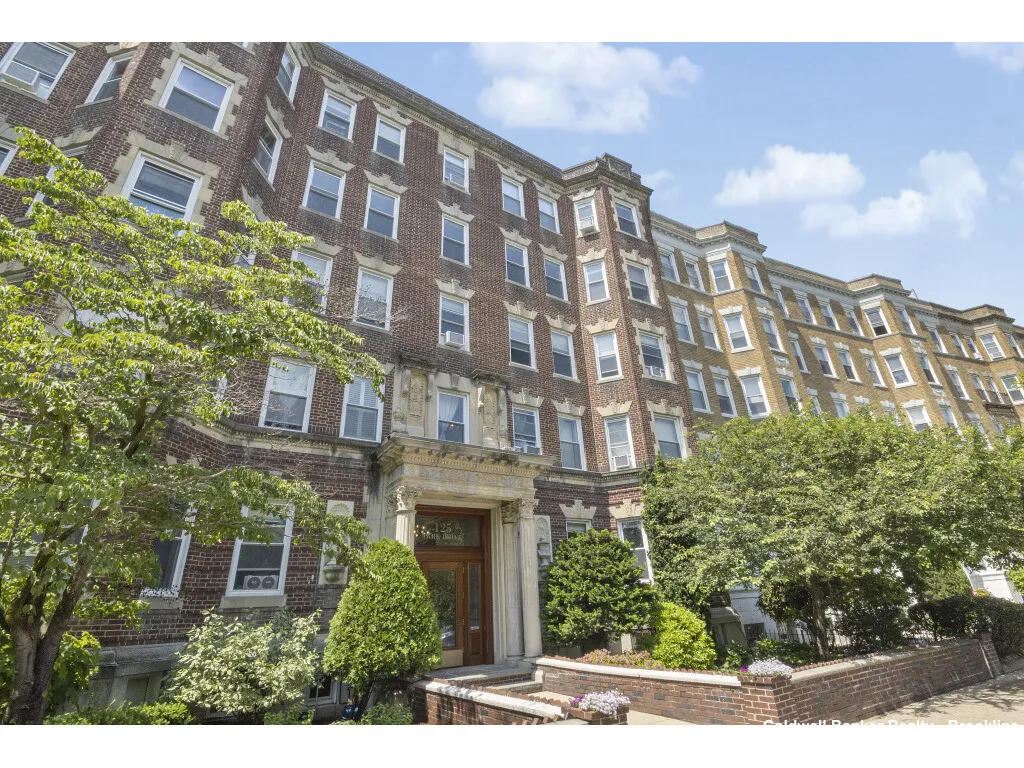 Studio bed, 1 bath apartment for rent at 131 Park Dr Unit 38, Fenway — photo 6 of 6