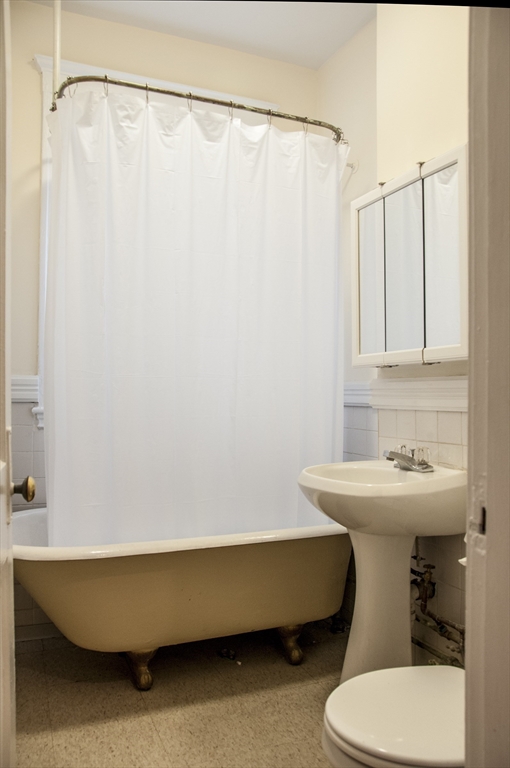 Studio bed, 1 bath apartment for rent at 131 Park Dr Unit 5, Fenway — photo 7 of 12