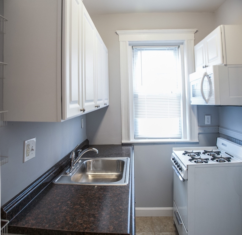 Studio bed, 1 bath apartment for rent at 131 Park Dr Unit 5, Fenway — photo 6 of 12