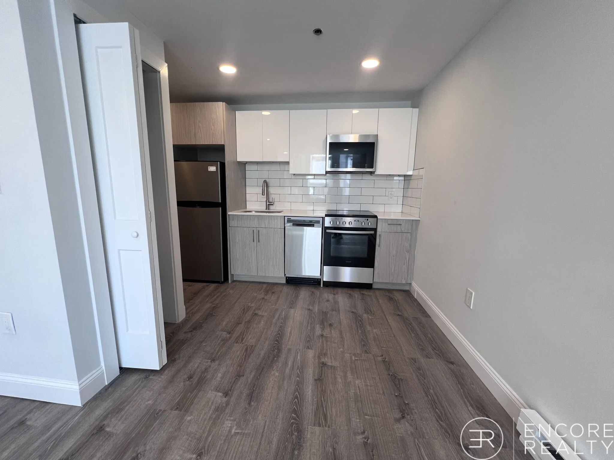 Studio bed, 1 bath apartment for rent at 131 Park Dr Unit C, Fenway — photo 3 of 7