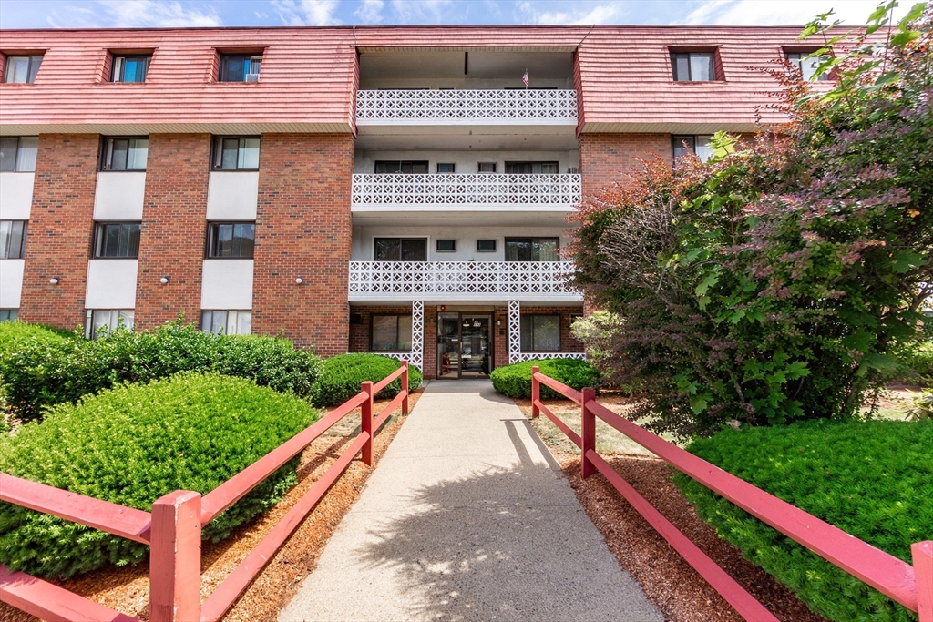 2 bed, 1 bath apartment for rent at 131 Pierce St Unit 203, Forestdale — photo 10 of 11