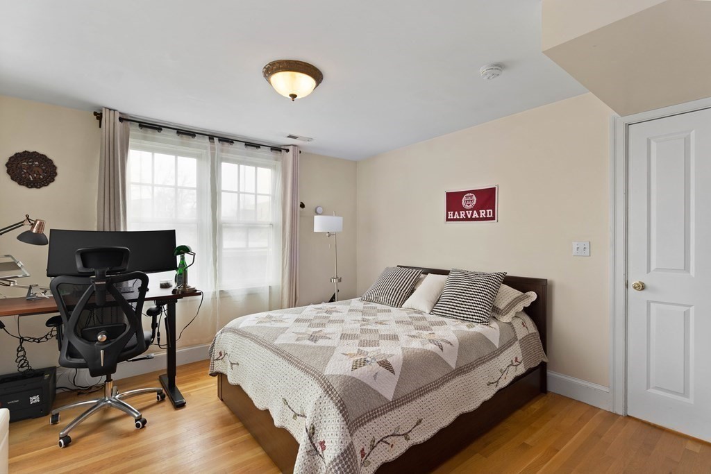 4 bed, 3 bath apartment for rent at 131 Putnam Ave Unit 131, Cambridgeport — photo 5 of 16