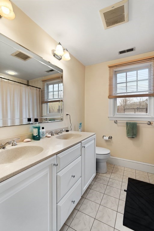 4 bed, 3 bath apartment for rent at 131 Putnam Ave Unit 131, Cambridgeport — photo 7 of 16