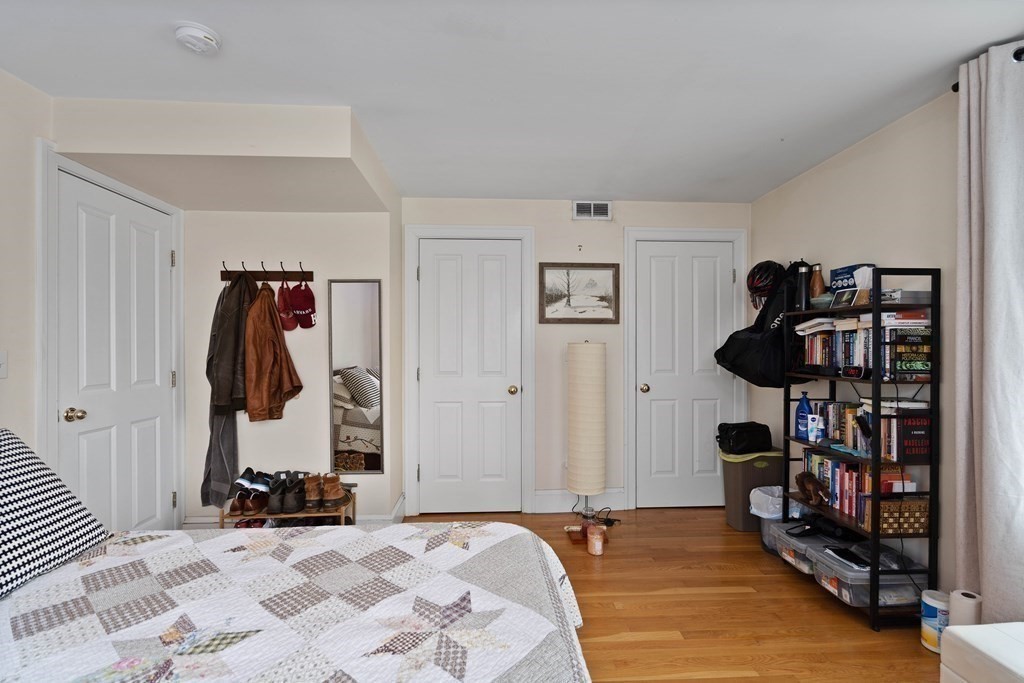 4 bed, 3 bath apartment for rent at 131 Putnam Ave Unit 131, Cambridgeport — photo 6 of 16