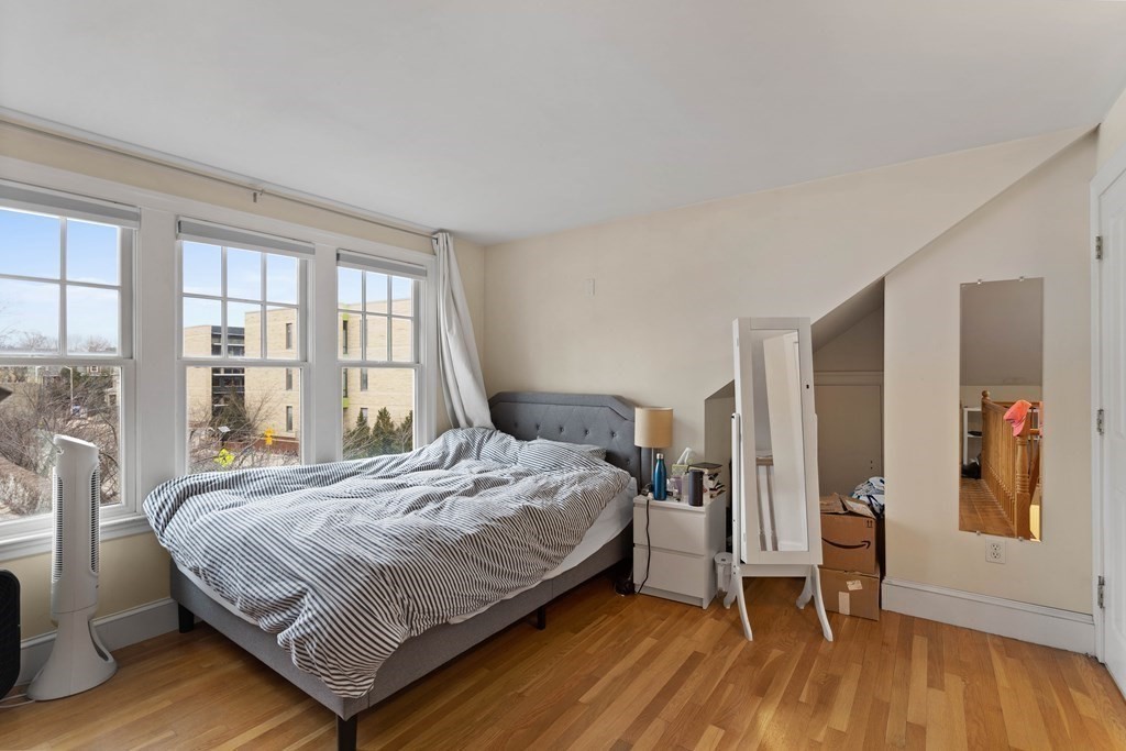 4 bed, 3 bath apartment for rent at 131 Putnam Ave Unit 131, Cambridgeport — photo 9 of 16