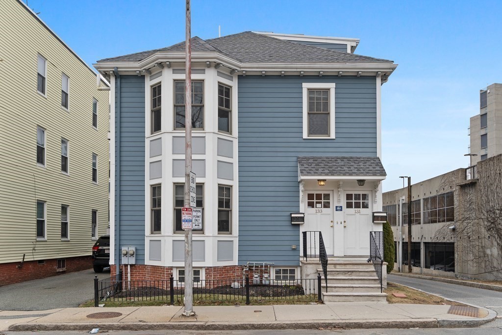 4 bed, 3 bath apartment for rent at 131 Putnam Ave Unit 131, Cambridgeport — photo 1 of 16