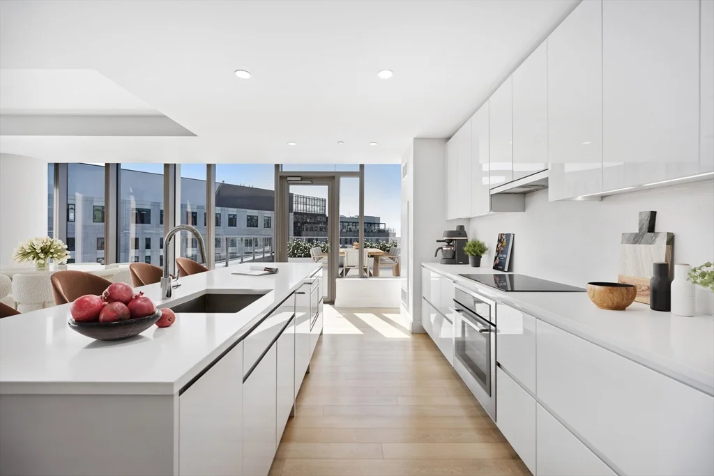 3 bed, 3 bath apartment for rent at 131 Seaport Blvd Unit PH-1A, Seaport District — photo 4 of 15