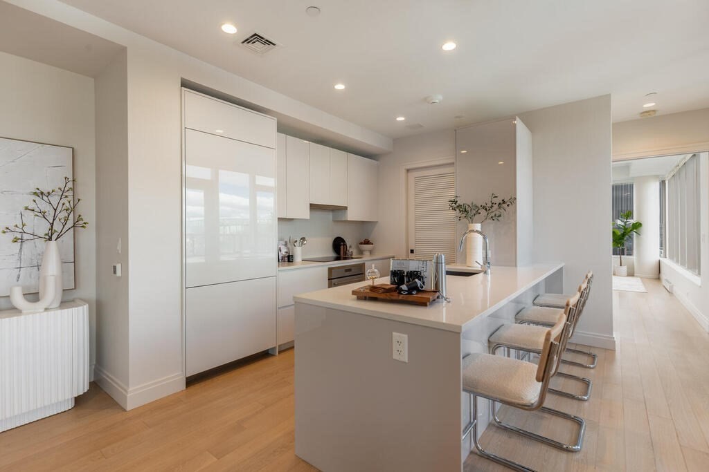 2 bed, 2 bath apartment for rent at 131 Seaport Blvd Unit PH-3, Seaport District — photo 7 of 16