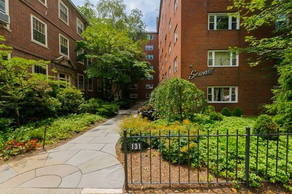 1 bed, 1 bath apartment for rent at 131 Sewall Ave Unit 34, Coolidge Corner — photo 10 of 11